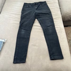 Women’s back Levi’s jeans